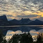 Efjord&stetind - Kobbernestinden Feriehus