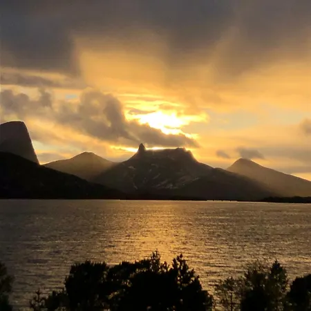 Tatil Evi Efjord And Stetind - Kobbernestinden *