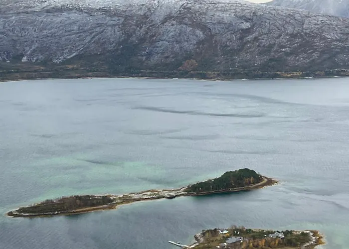 Semesterbostad Efjord And Stetind - Kobbernestinden