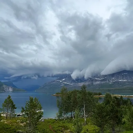Efjord And Stetind - Kobbernestinden